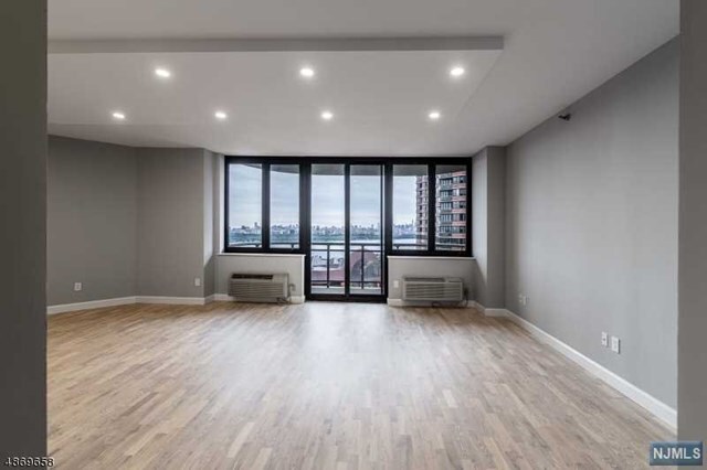 Foto del edificio - 100 Winston Dr
