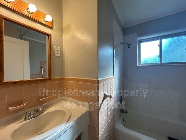 Foto del edificio - 1413 Old Ln Ave