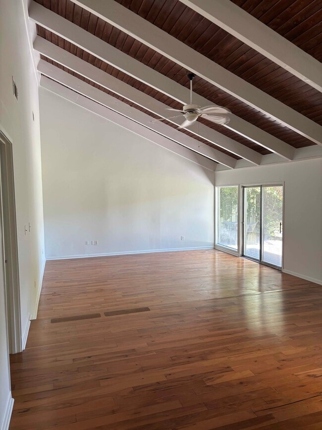 Building Photo - 20 Indigo Ln
