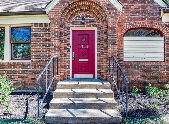 Building Photo - 1741 Idylwood Dr