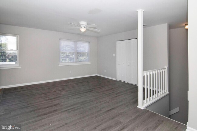 SALA DE ESTAR - 106 Haines Ave