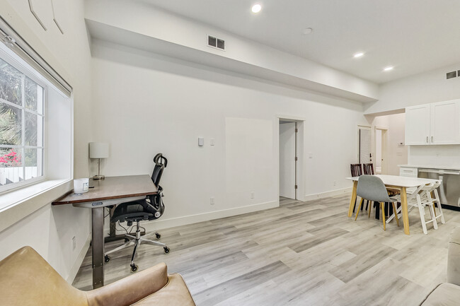 Foto del edificio - 815 Oak St
