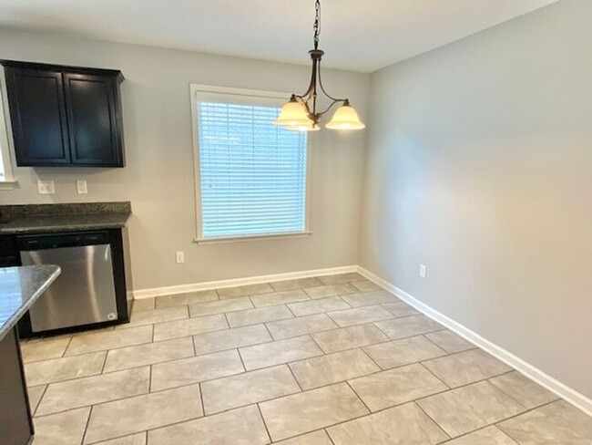 Building Photo - Move In Special! Half Off January Rent wit...