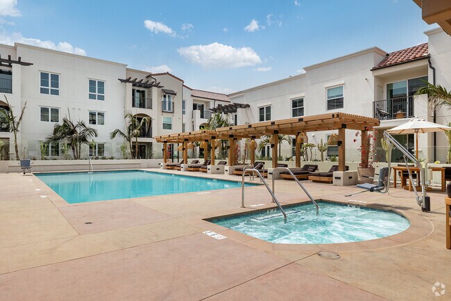 Piscina y spa - Eddy Redondo Residences