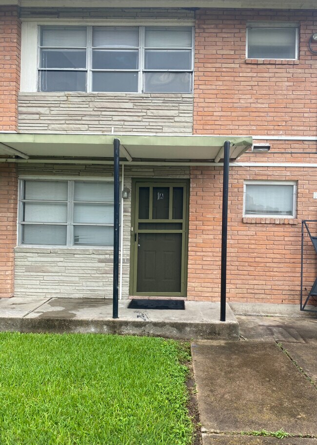 Foto del edificio - 3834 Glen Arbor Dr