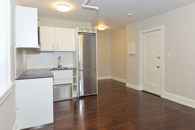 Building Photo - 54 Maitland St