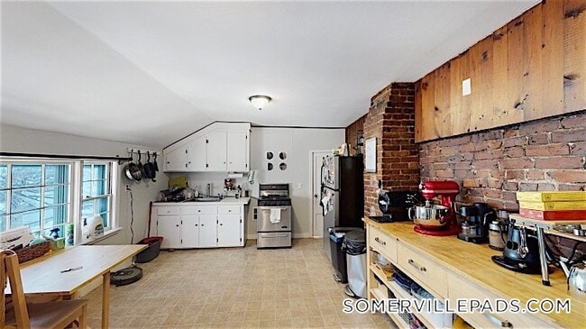 Building Photo - 58 Atherton St