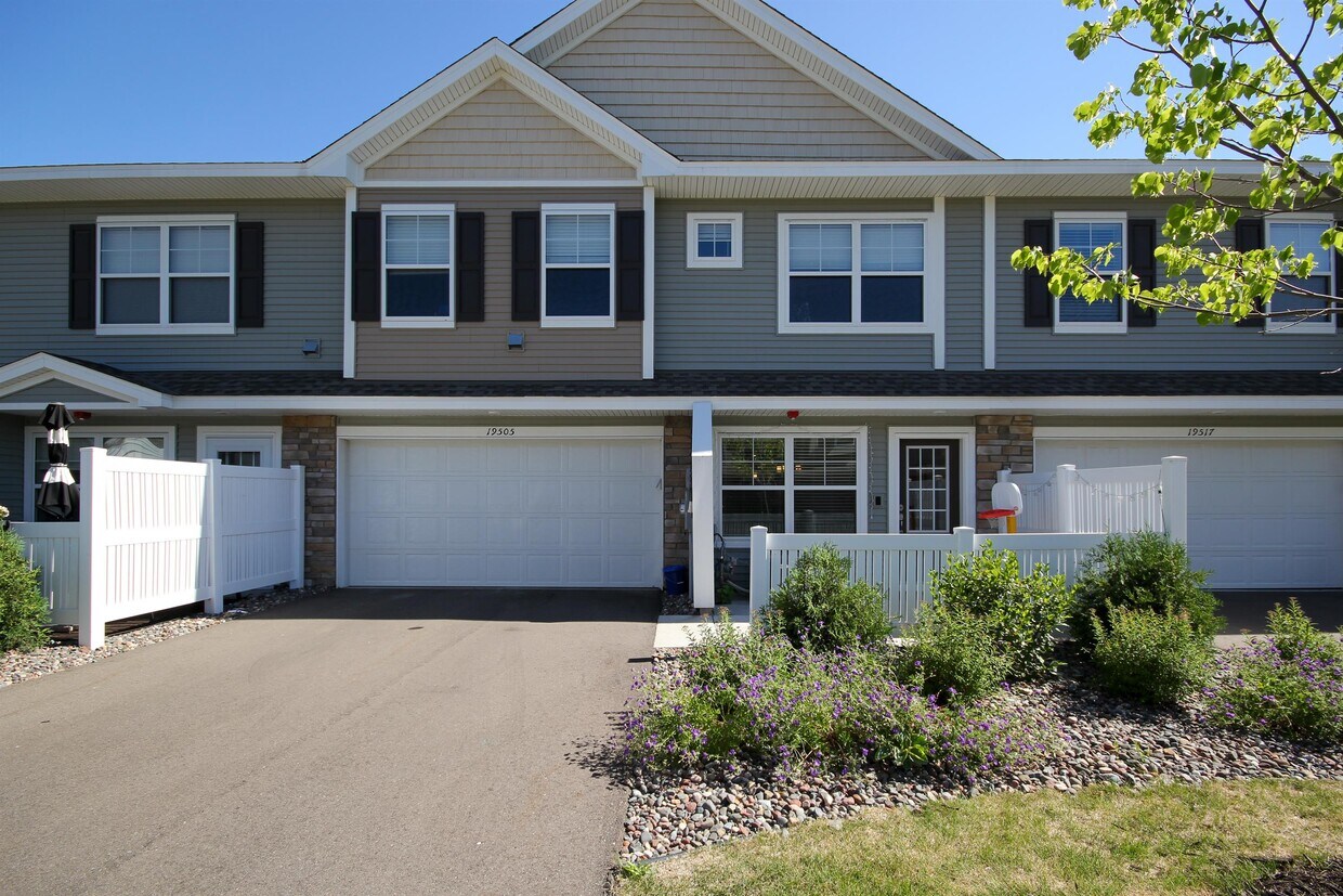 Foto principal - 19505 Tamarack Point