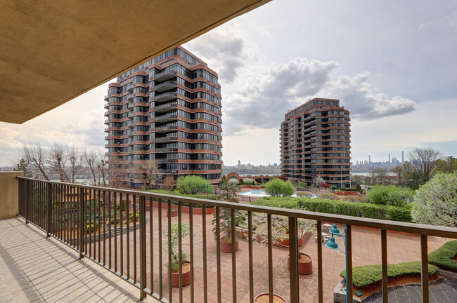Building Photo - 200 Winston Dr