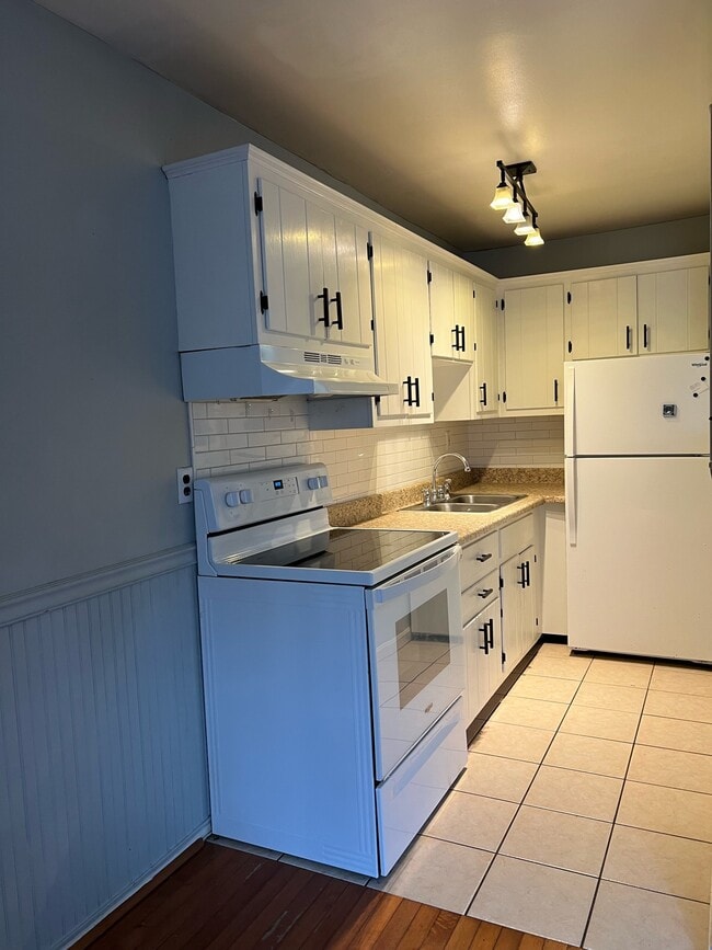 Kitchen - 447 Pine Street
