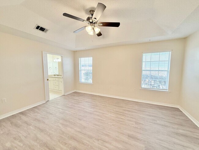 Building Photo - Spacious 3-Bedroom Home Near NAS Whiting Field