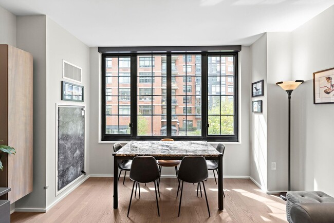 Building Photo - 1425 Hudson St