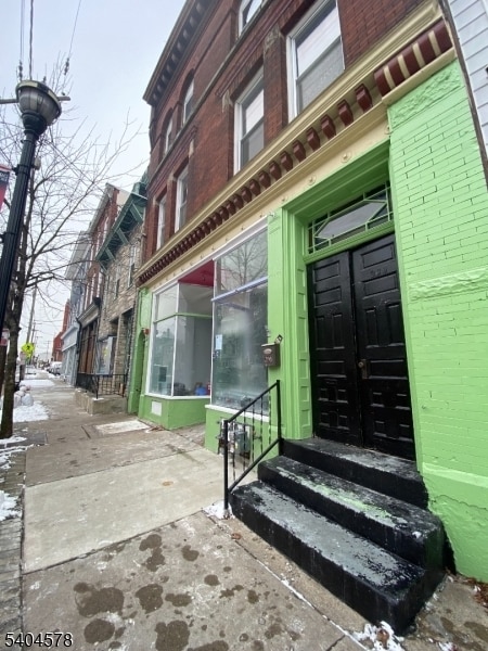 Building Photo - 388 S Main St