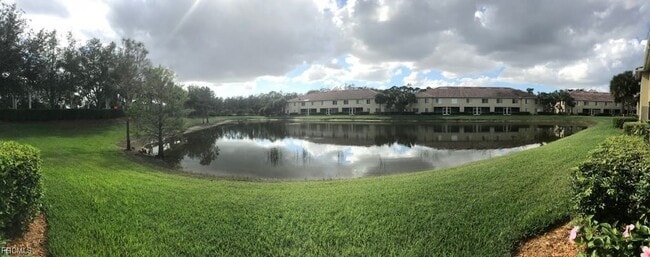 Foto del edificio - 12020 Rain Brook Ave