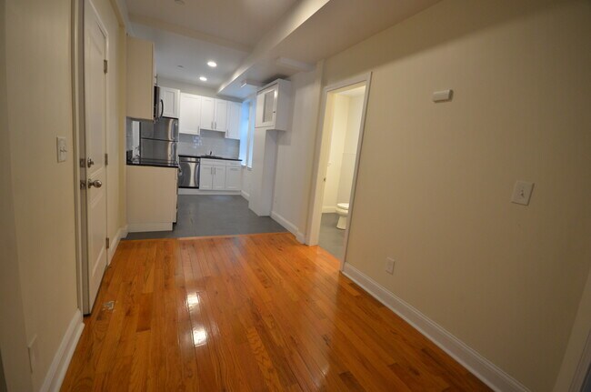 Building Photo - 129 Sutherland Rd