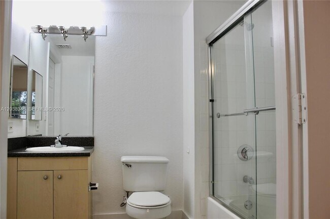 Foto del edificio - 2548 Centergate Dr