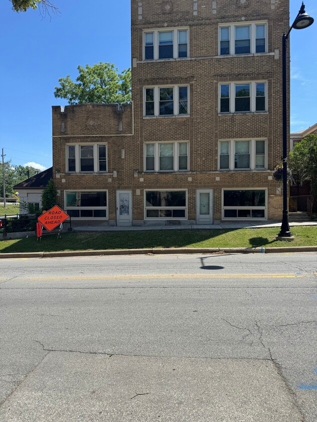 Primary Photo - 2610 Flossmoor Rd