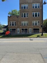 Building Photo - 2610 Flossmoor Rd