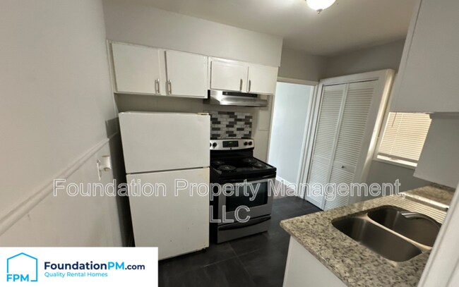 Foto del edificio - 1297 Elkwood St