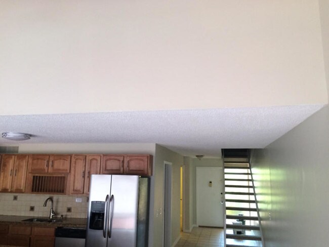 Building Photo - 1400 E Golfview Dr