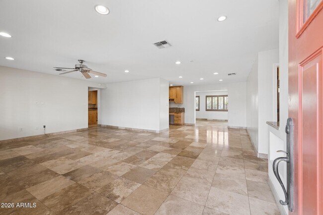 Foto del edificio - 6332 E Earll Dr