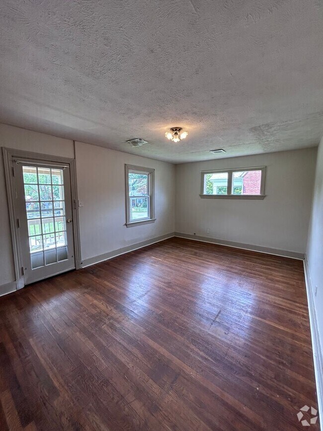 Building Photo - 3241 Woodrow Ave