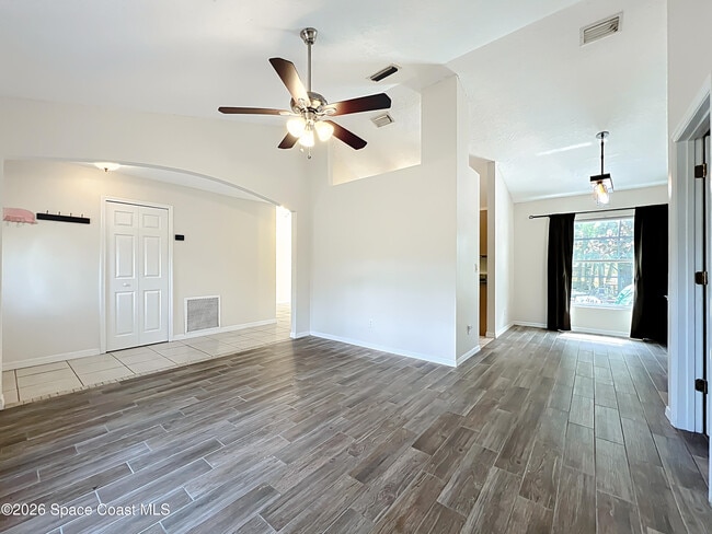 Building Photo - 5345 Cangro St