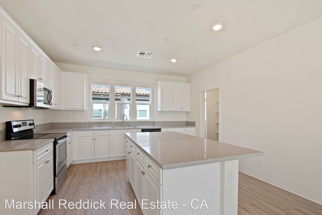 Building Photo - 3 br, 3.5 bath House - 1672 W Rhombus Ln