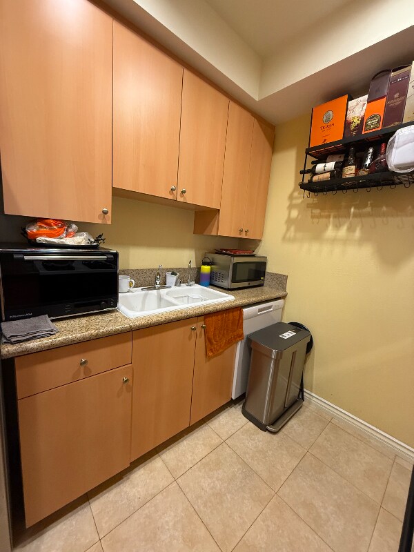 Foto del edificio - 1050 N Kingsley Dr