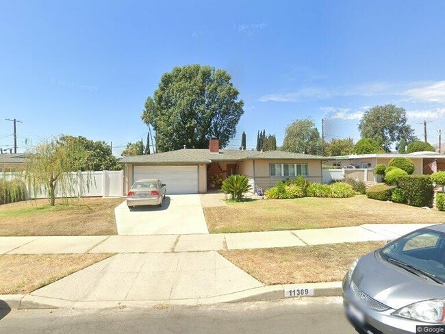 Foto del edificio - 11309 Gaynor Ave