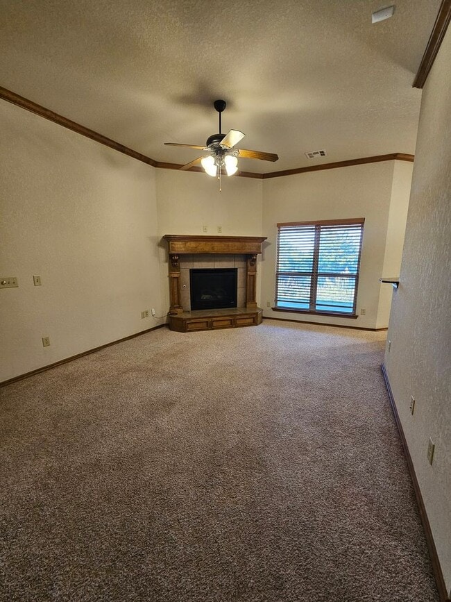 Building Photo - 3 (Bed)/(2) Bath + Office in Royal Oaks. N...