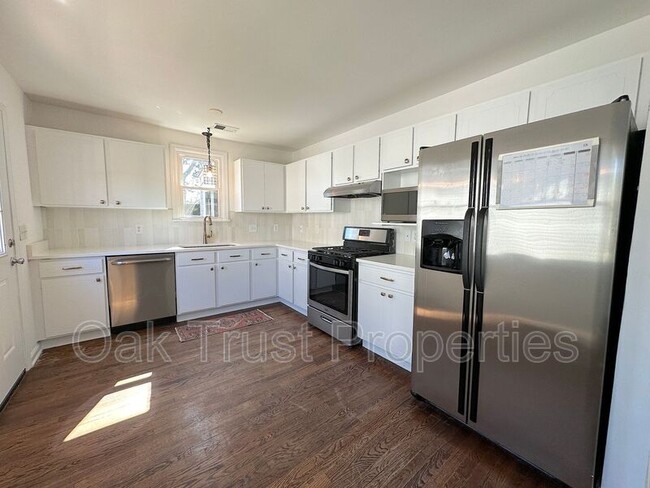 Foto del edificio - 4808 Churchill Rd