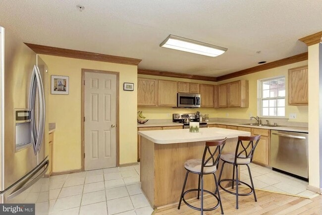 Building Photo - 208 Goldsborough Dr