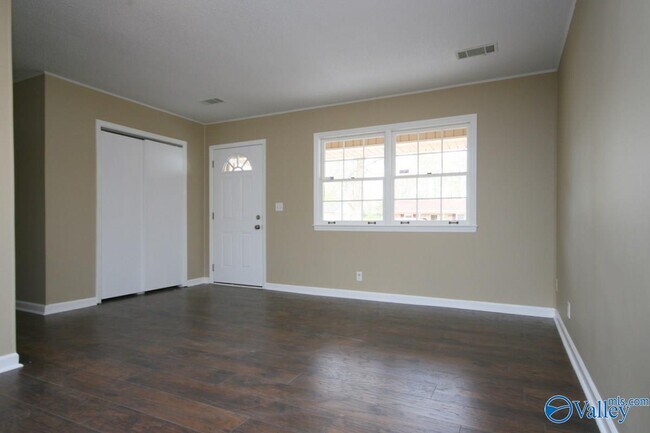 Foto del edificio - 4015 Apollo Dr SW