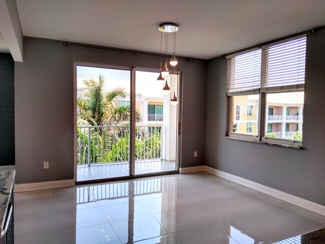 Building Photo - 804 E Windward Way