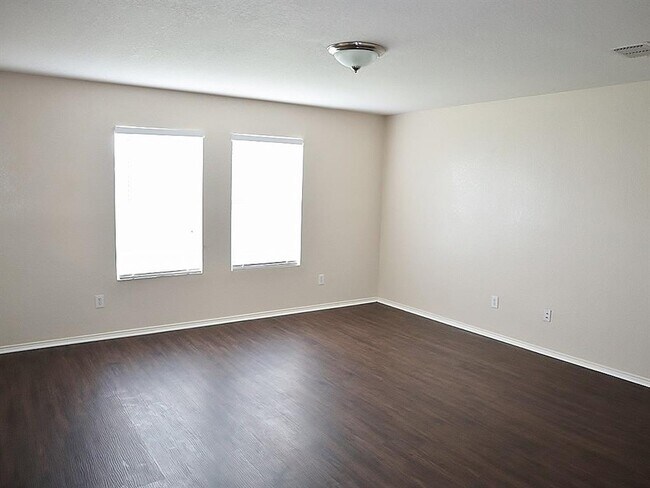 Foto del edificio - 12140 Shine Ave