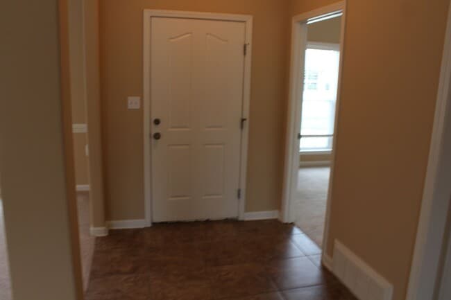 Building Photo - BARTLETT RENTAL HOME 3 BEDROOM 2 BATHROOM ...
