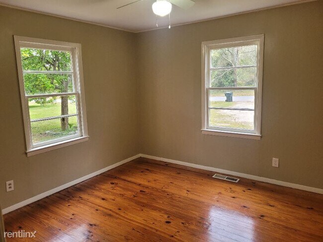 Building Photo - 3 br, 1 bath House - 204 West Watson Street