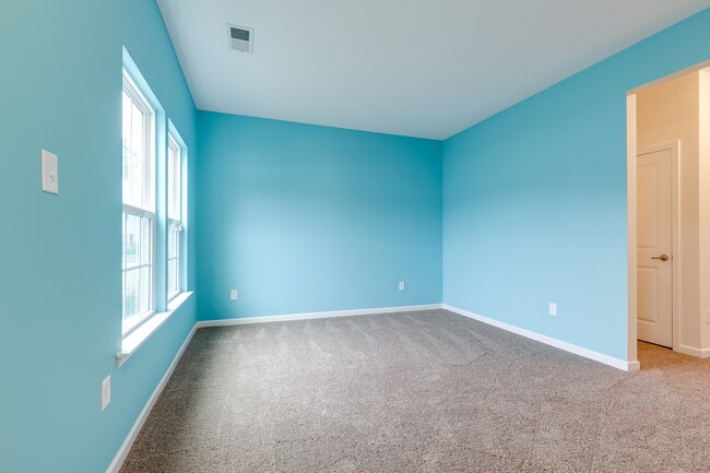 Building Photo - Gorgeous 3 Bedroom, 2.5 Bathroom Home in C...