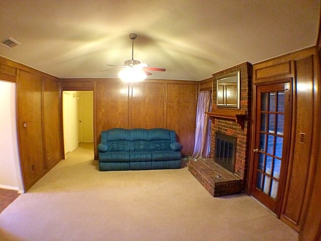 Foto del edificio - Charming 4 Bedroom 2.5 Bath Home In RISD!