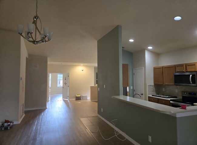 Building Photo - 1030 Venetian Dr