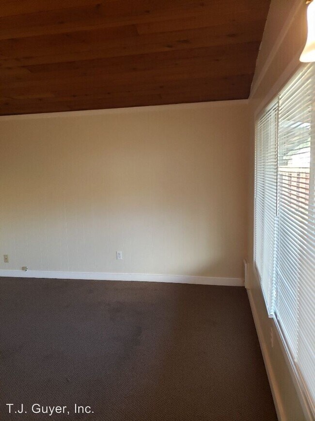 Building Photo - 105 Engle Dr