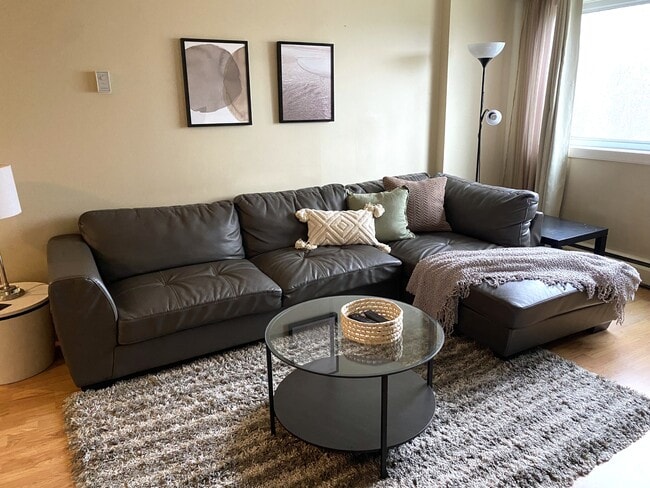 Building Photo - 9710-105 105 St NW