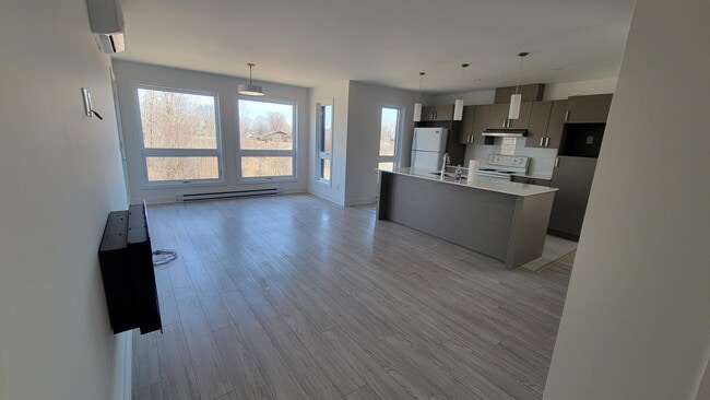 Building Photo - 866 Rue Anne-Hébert