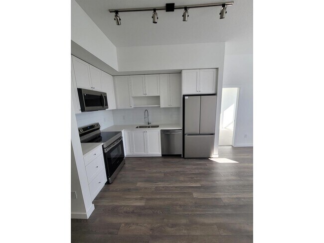 Building Photo - 8509-8158 158 St