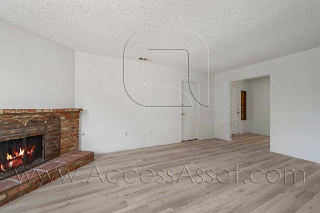 Building Photo - Cozy 3 Bed/2 Bath Home In Hemet!