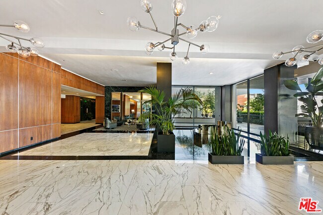 Building Photo - 1100 Alta Loma Rd
