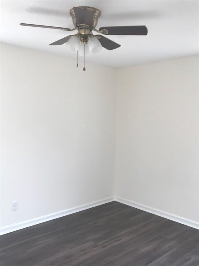 Building Photo - 86 Stewart Town Rd