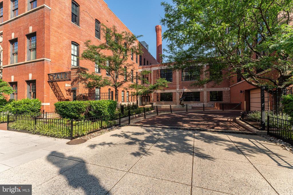 Primary Photo - 437 New York Ave NW