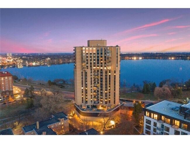 Foto del edificio - 2950 Dean Pkwy